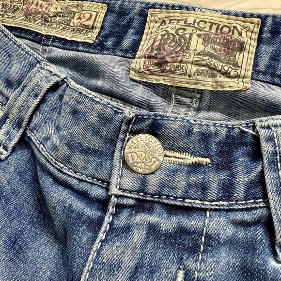 Y2K Affliction Distressed Jeans - Picture 4 of 4